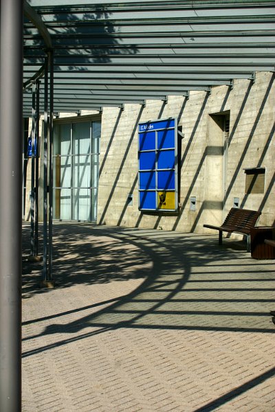 Denuwa Fotografie - Architekturfotografie - Schattenspiele am Busbahnhof Hannover